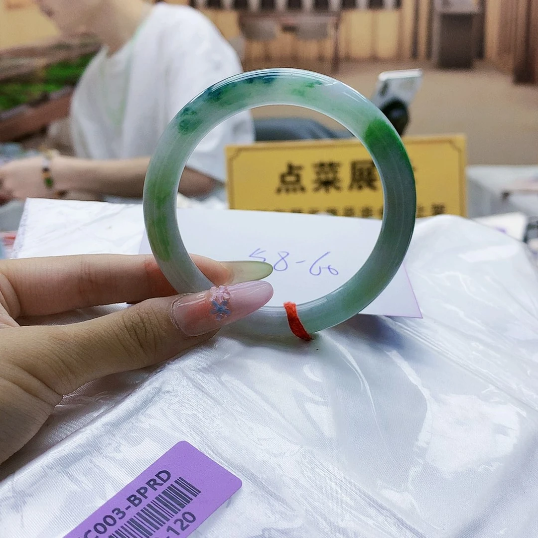 翡翠手镯未镶嵌5667777777777788899