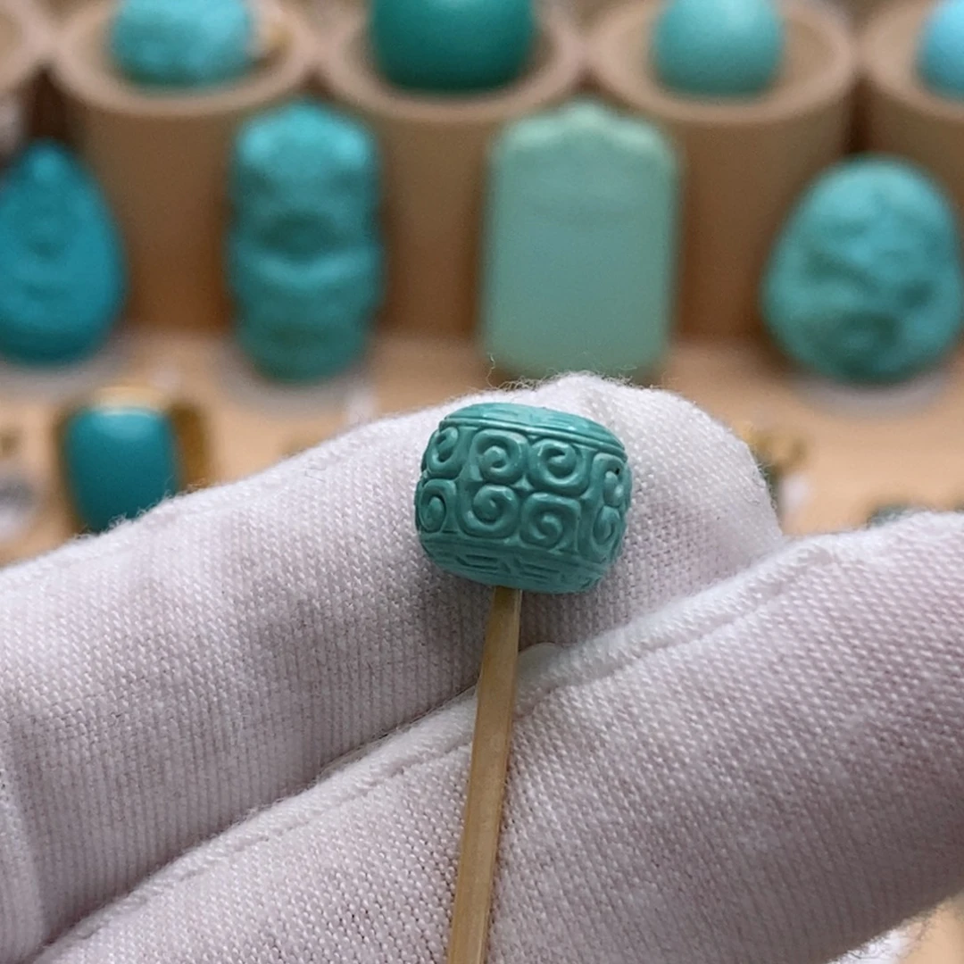 绿松石未镶嵌珠宝奇石