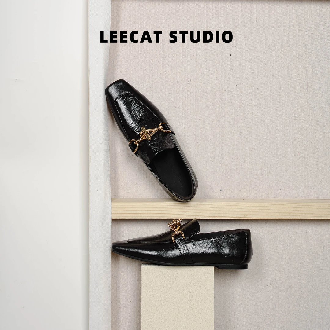 LeeCat Studio | 春季女款黑色英伦复古舒适百搭方头金属扣小皮鞋