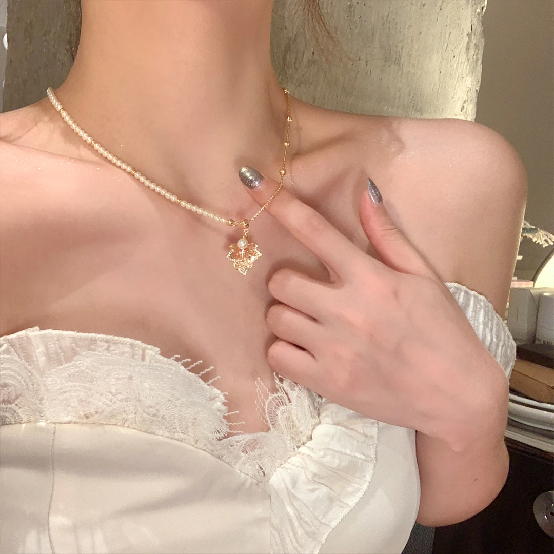 铜合金项链 秋冬轻奢可抽拉闪锆枫叶珠珠项链女小众气质毛衣链潮