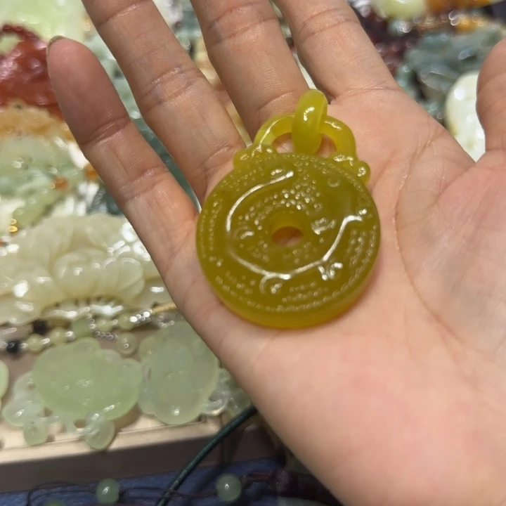 蛇纹石玉吊坠未镶嵌昭**愿