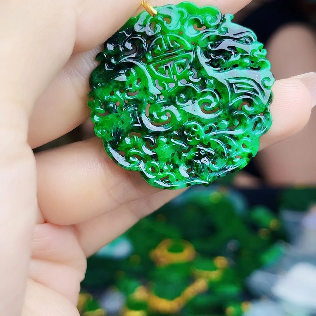 翡翠18K金镶嵌颈饰多样性