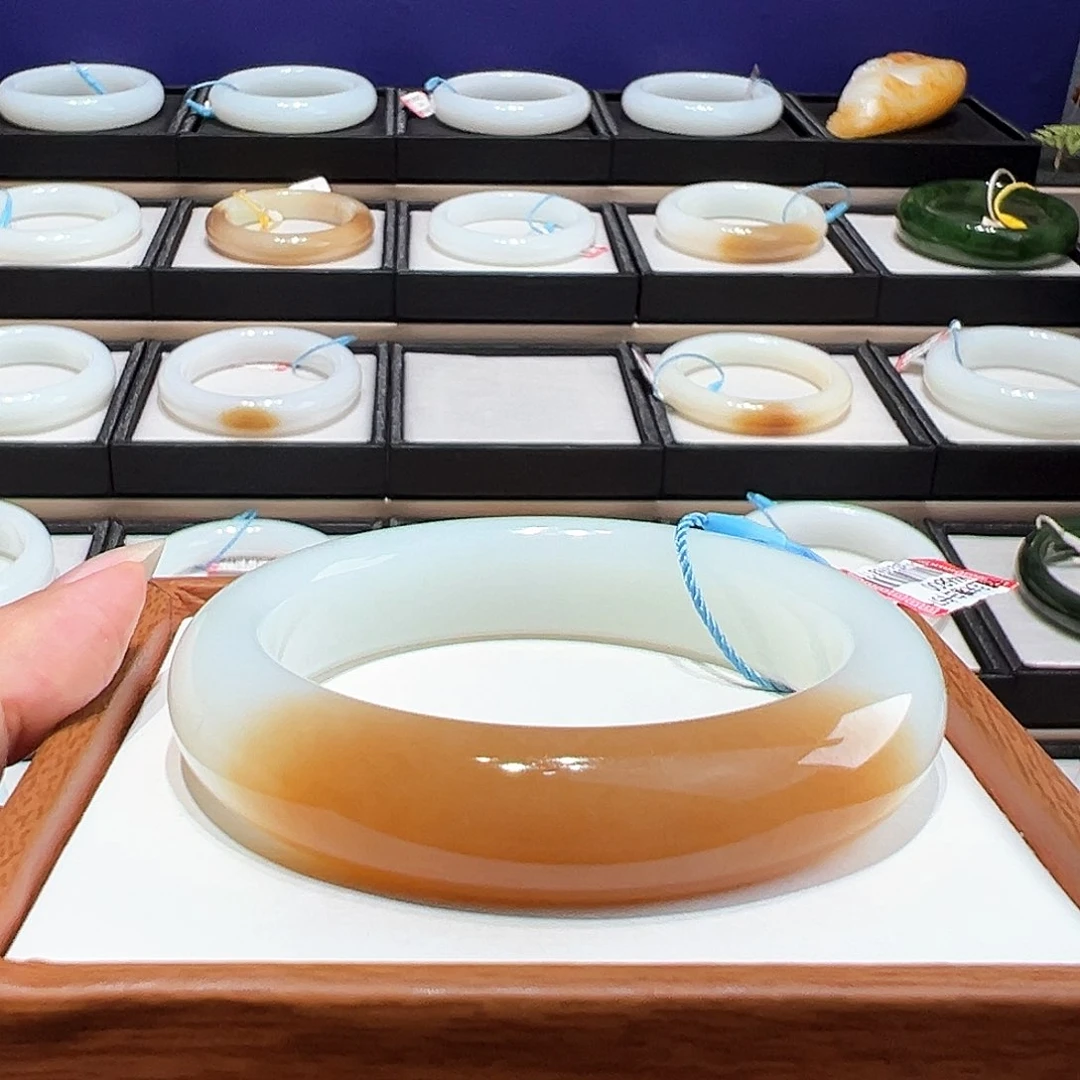 和田玉手镯未镶嵌