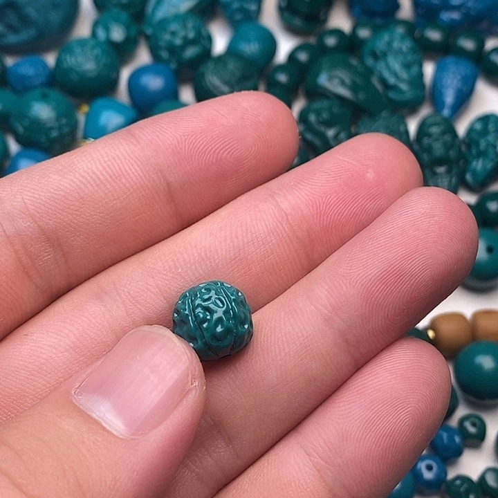 U***丶无非金属蓝绿色12金刚珠