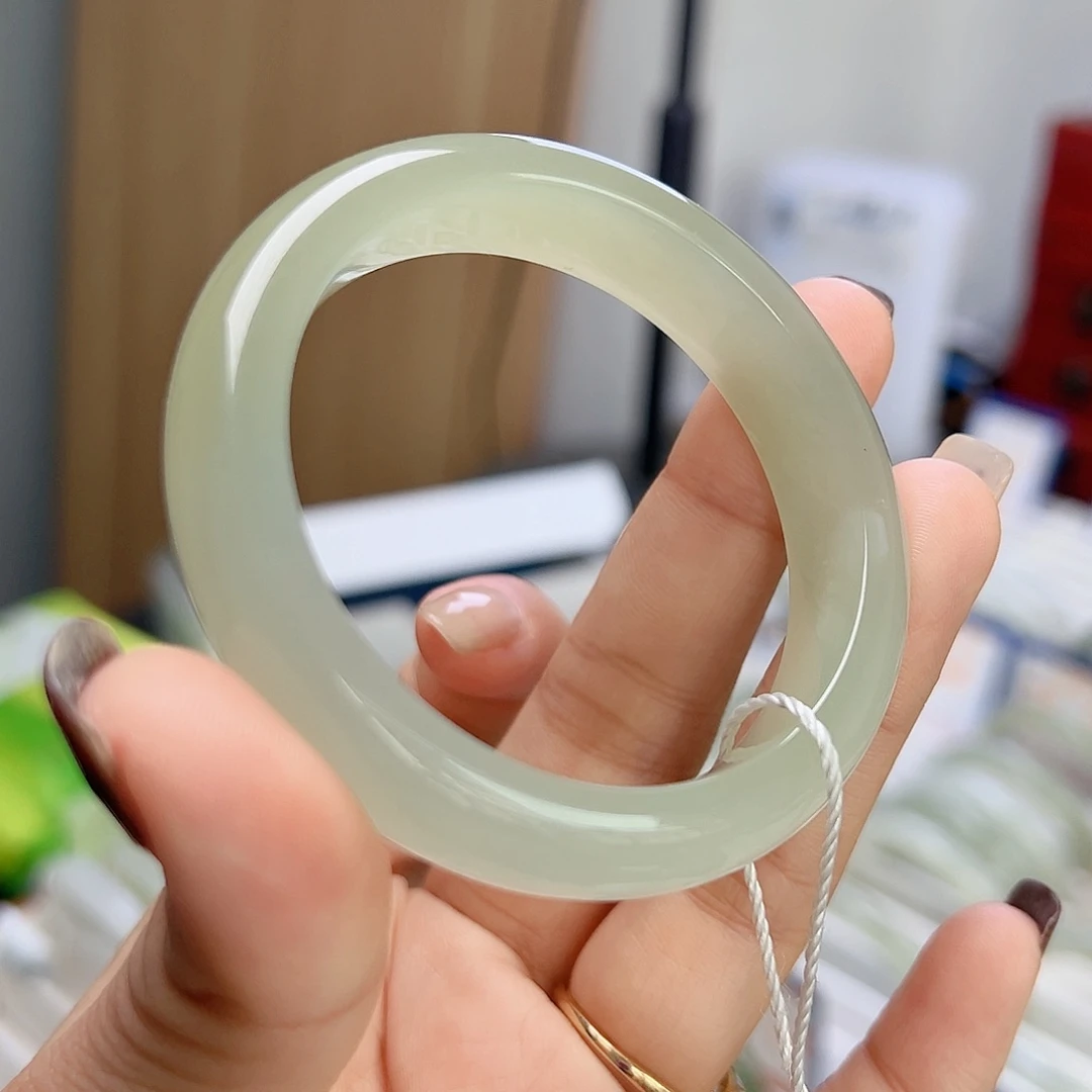 和田玉未镶嵌手镯茶猫，起杠