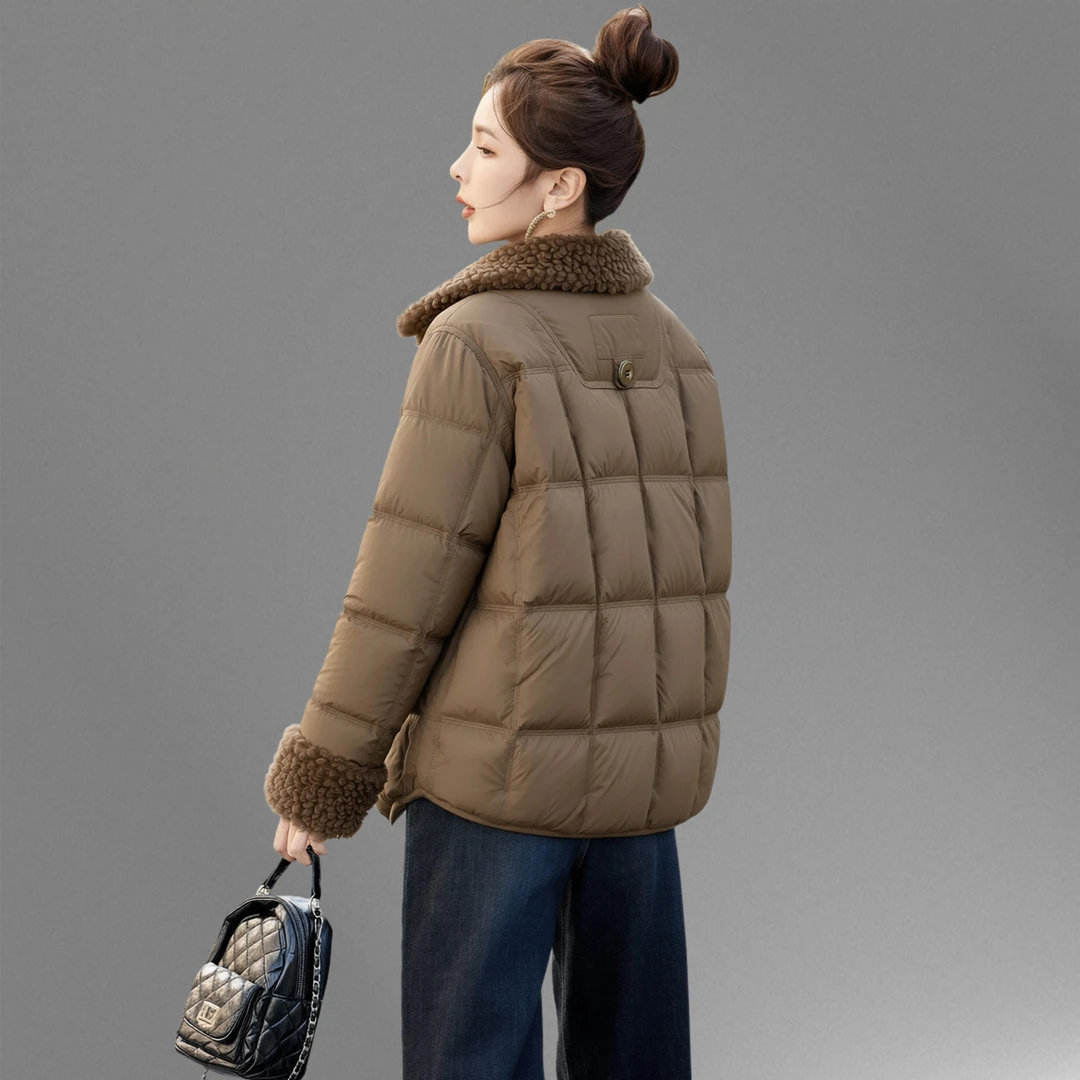 超好看羽绒服冬季女款2025新款时尚羊羔毛拼接保暖短款白鸭绒外套