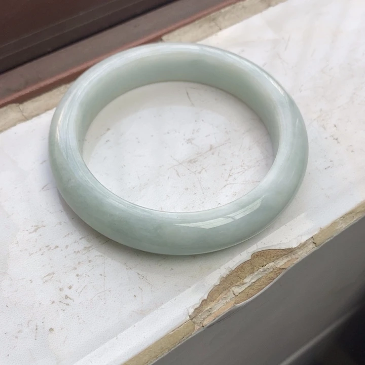 翡翠手镯未镶嵌翡翠手镯