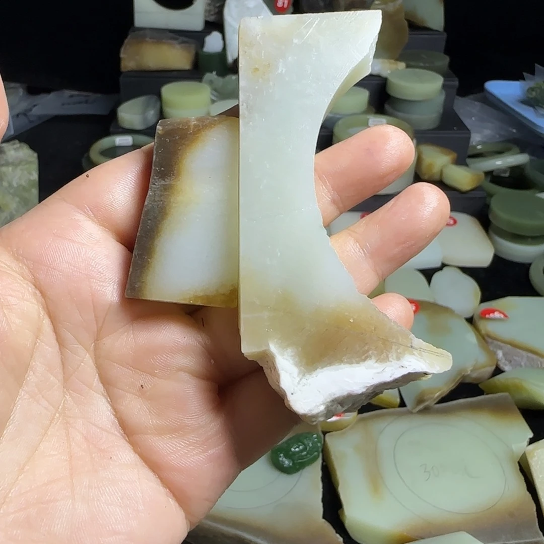 未镶嵌和田玉（糖玉）珠宝半成品