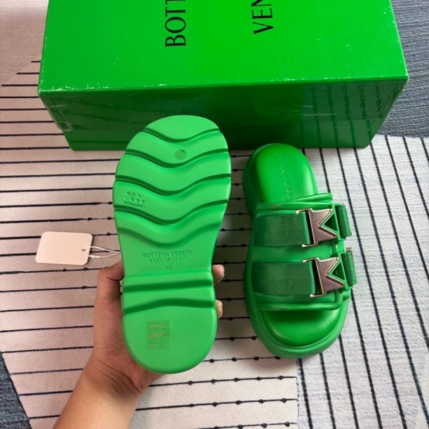 未使用 BOTTEGA VENETA/葆蝶家 葆蝶家绿色拖鞋凉鞋三五