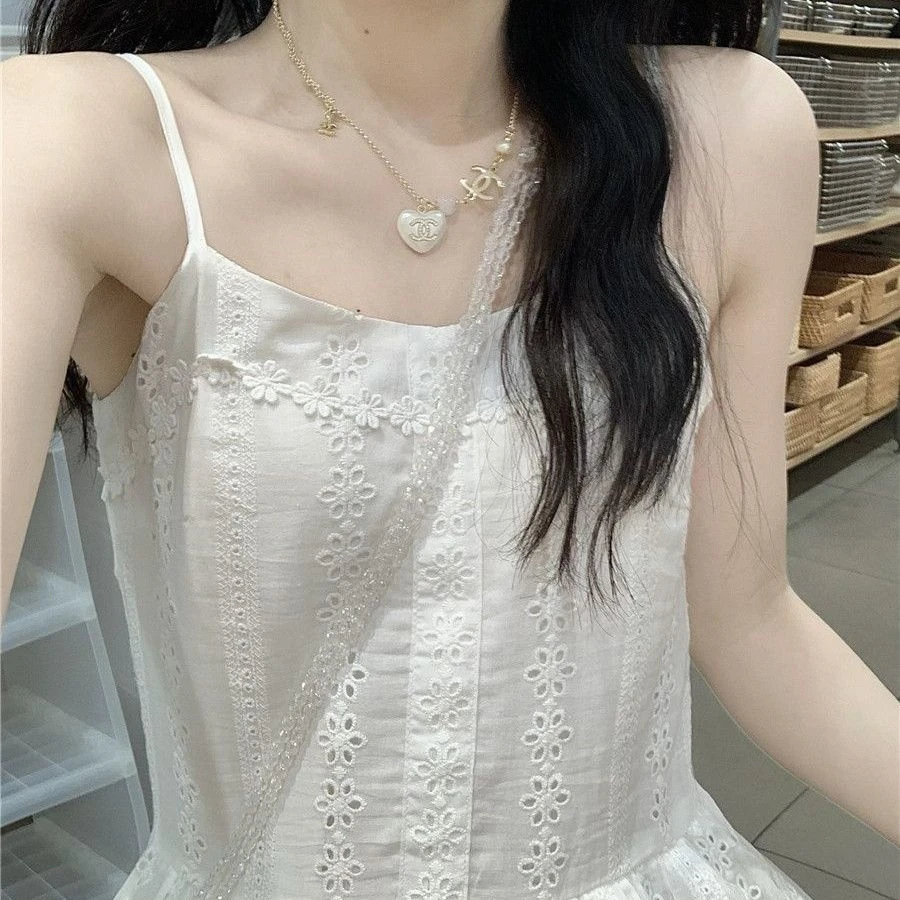 法式白色刺绣连衣裙女夏温柔风气质收腰仙女绝美小个子初恋吊带裙