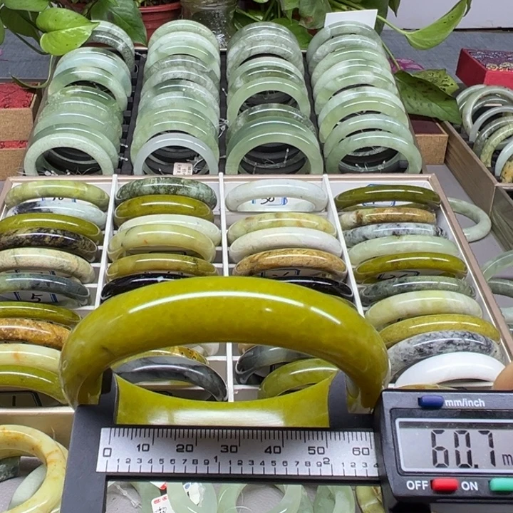 蛇纹石玉未镶嵌手镯29