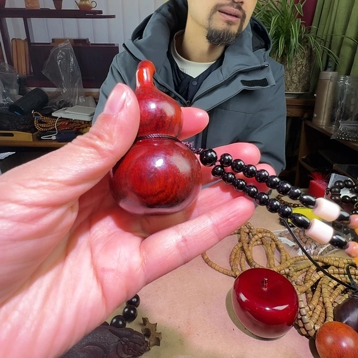 染料紫檀（血檀）葫芦手把件