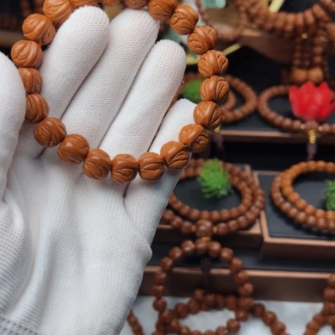 吊坠桃核12玉龙脊手串