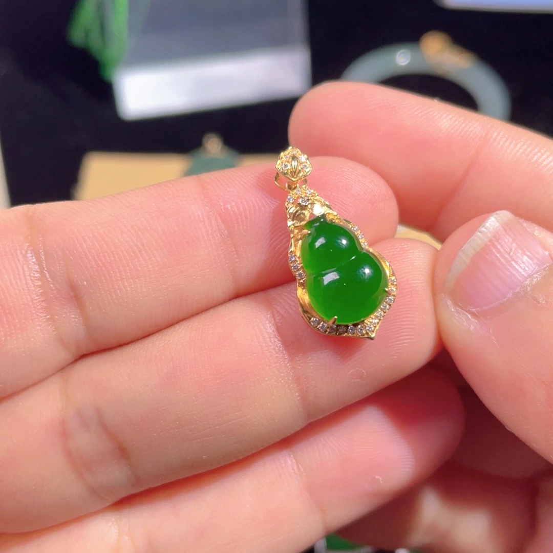 翡翠颈饰18K金镶嵌翡翠