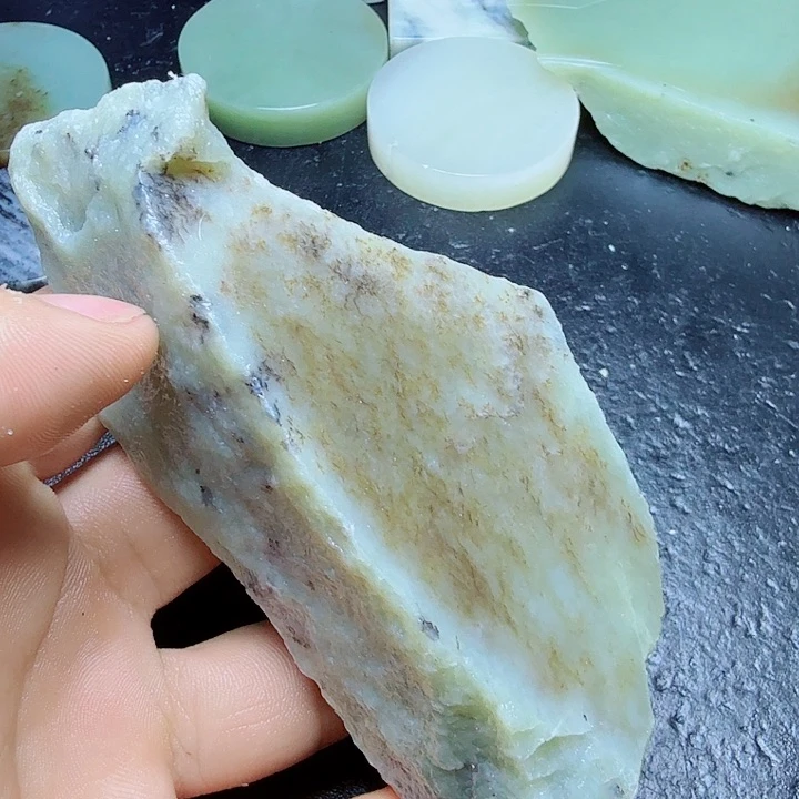 和田玉（糖玉）未镶嵌珠宝奇石