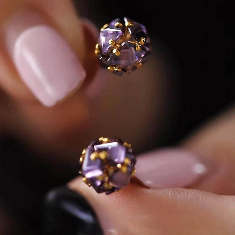 卡柒 铜合金耳饰 爆闪紫色锆石圆球耳钉女时尚小众高级清冷感耳饰