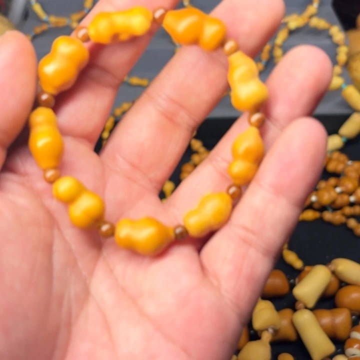 王****木精配小尺寸葫芦手串