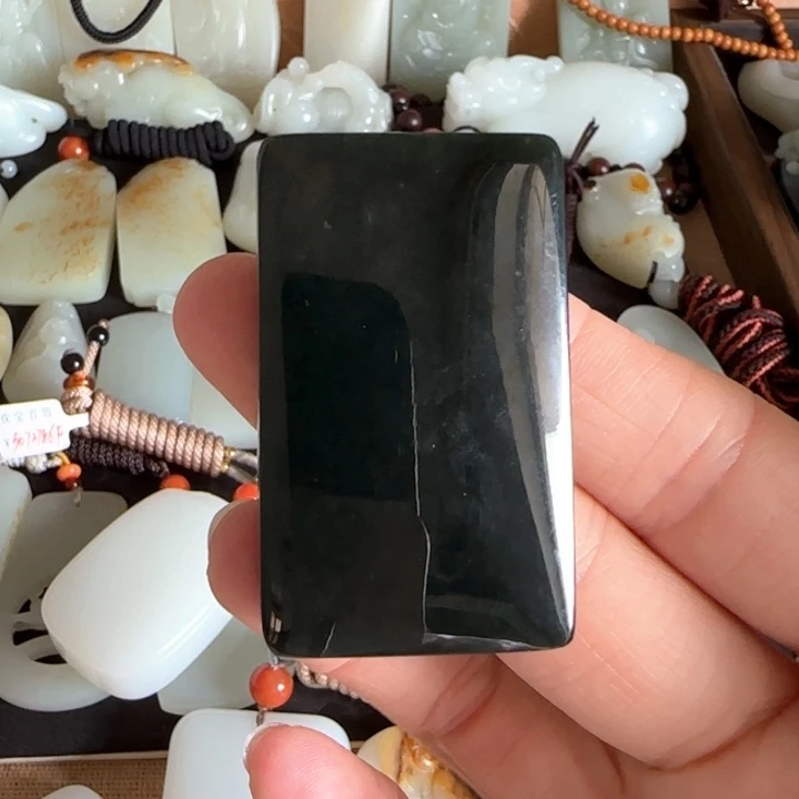 别***闹和田玉未镶嵌颈饰