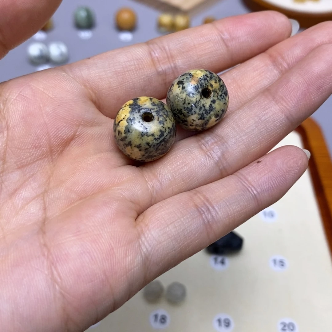 蛇纹石玉配饰合金哈****嘿