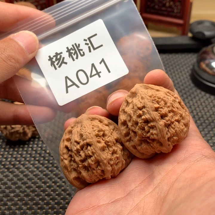 文玩核桃吊坠蚂蚁沟