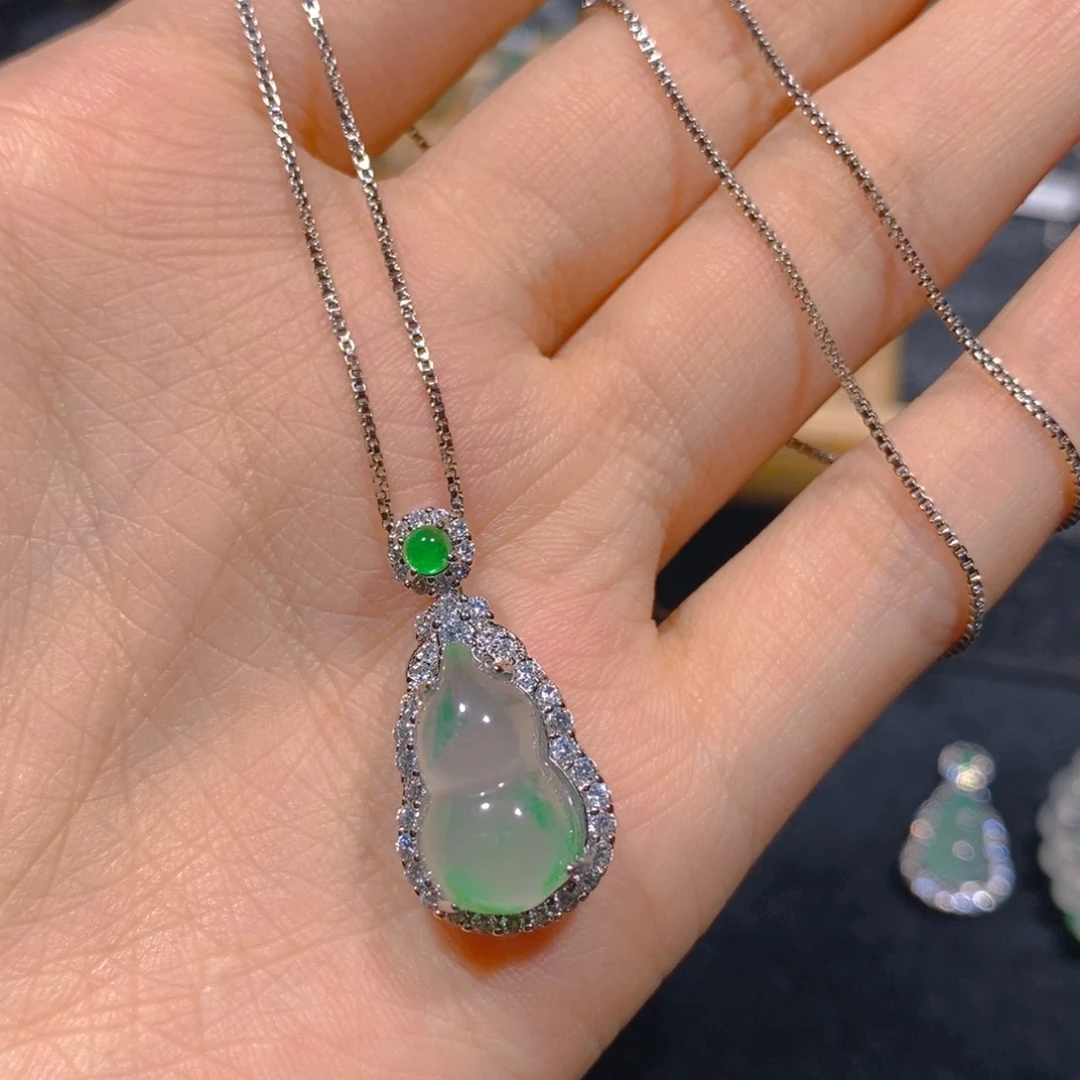 石英质玉（非洲翠）银S925镶嵌颈饰