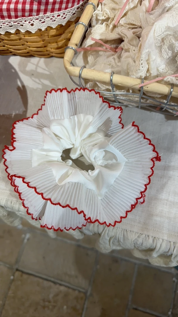 子田推荐-儿童白色拼接红色边大肠圈