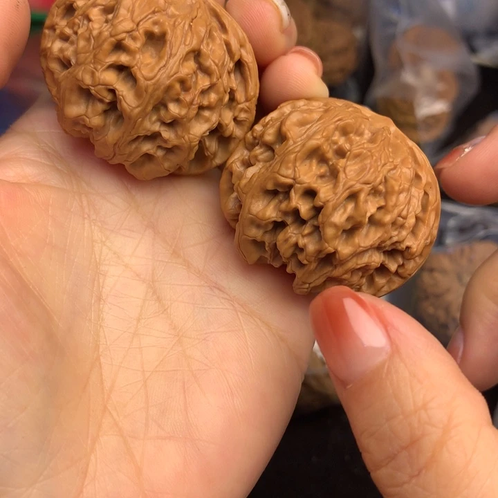 文玩核桃吊坠苹果园