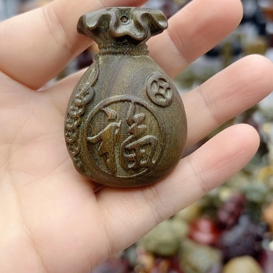维腊木（绿檀）萍**逢钱袋