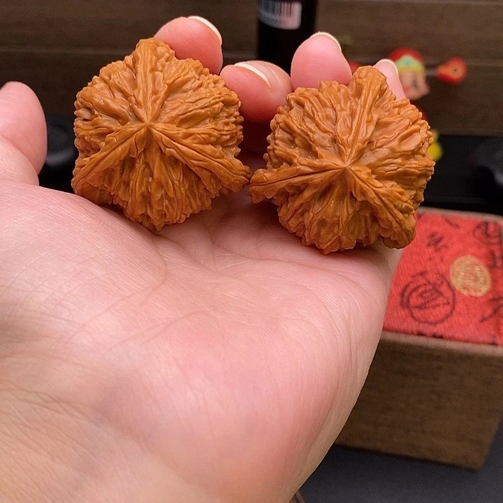 柴***.把件文玩核桃白奔
