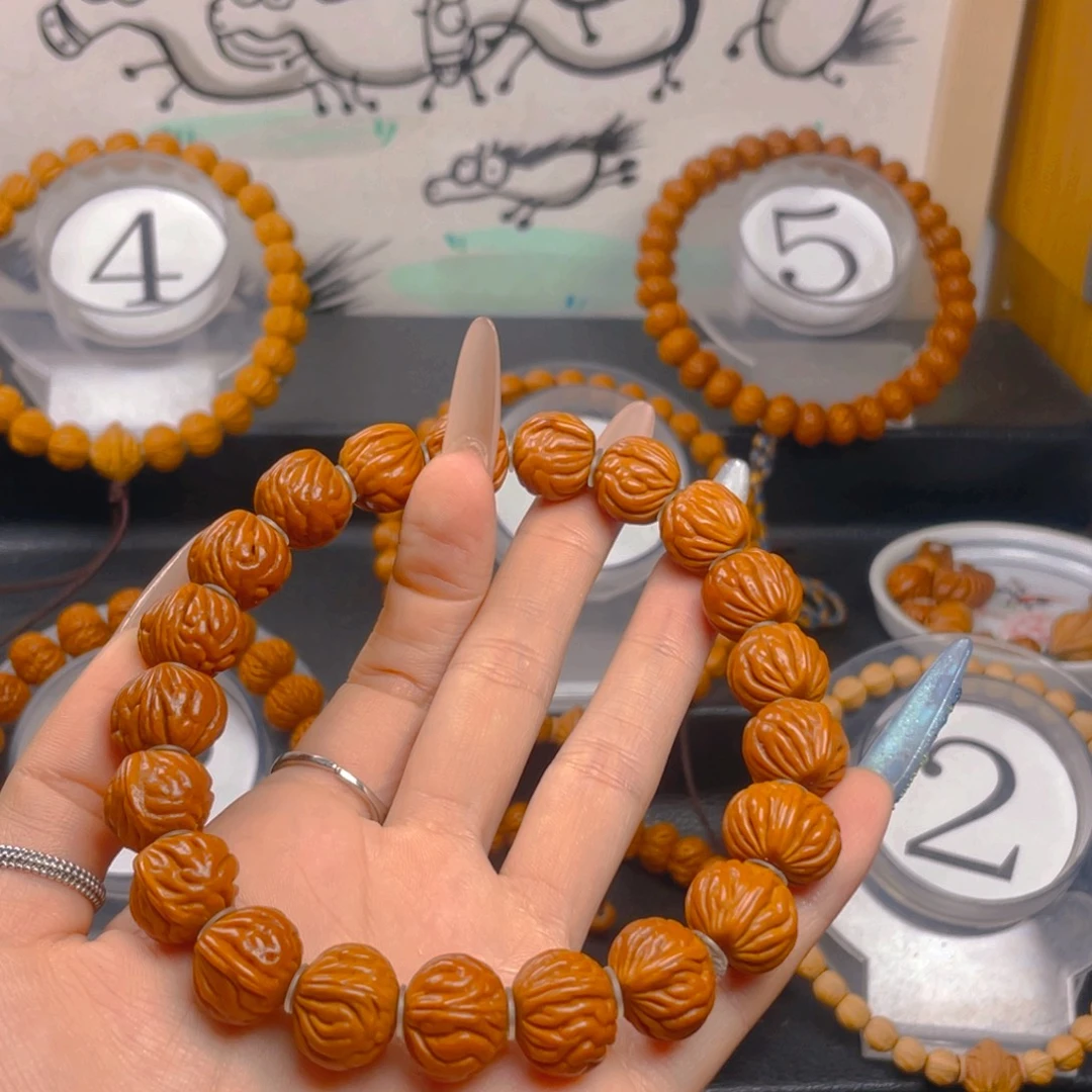 小***。桃核吊坠1.455555555555555