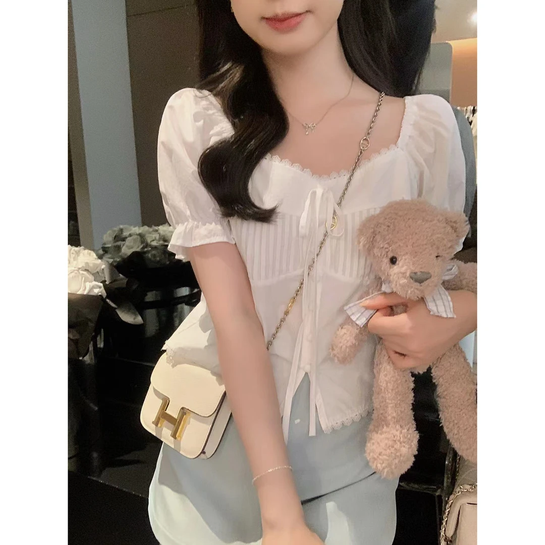 【现货】小奶盖 精致花边褶皱不规则打条甜美方领上衣