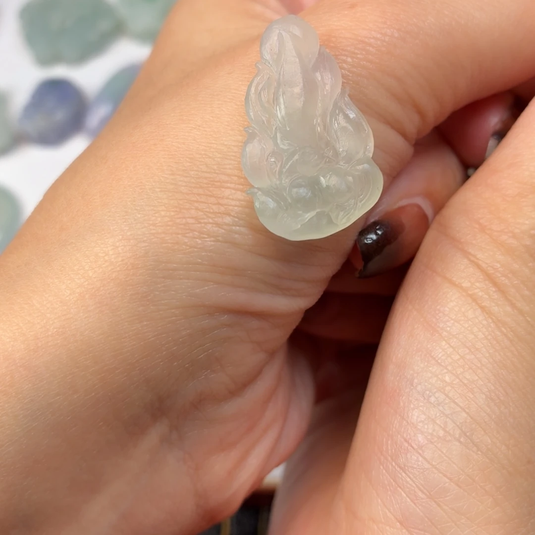 定制翡翠未镶嵌九尾狐