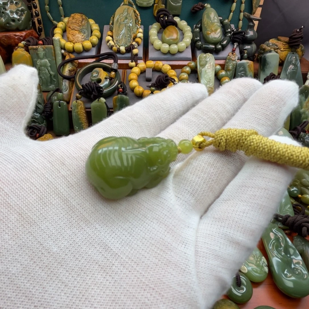 岫岩老玉（透闪石质玉）未镶嵌颈饰