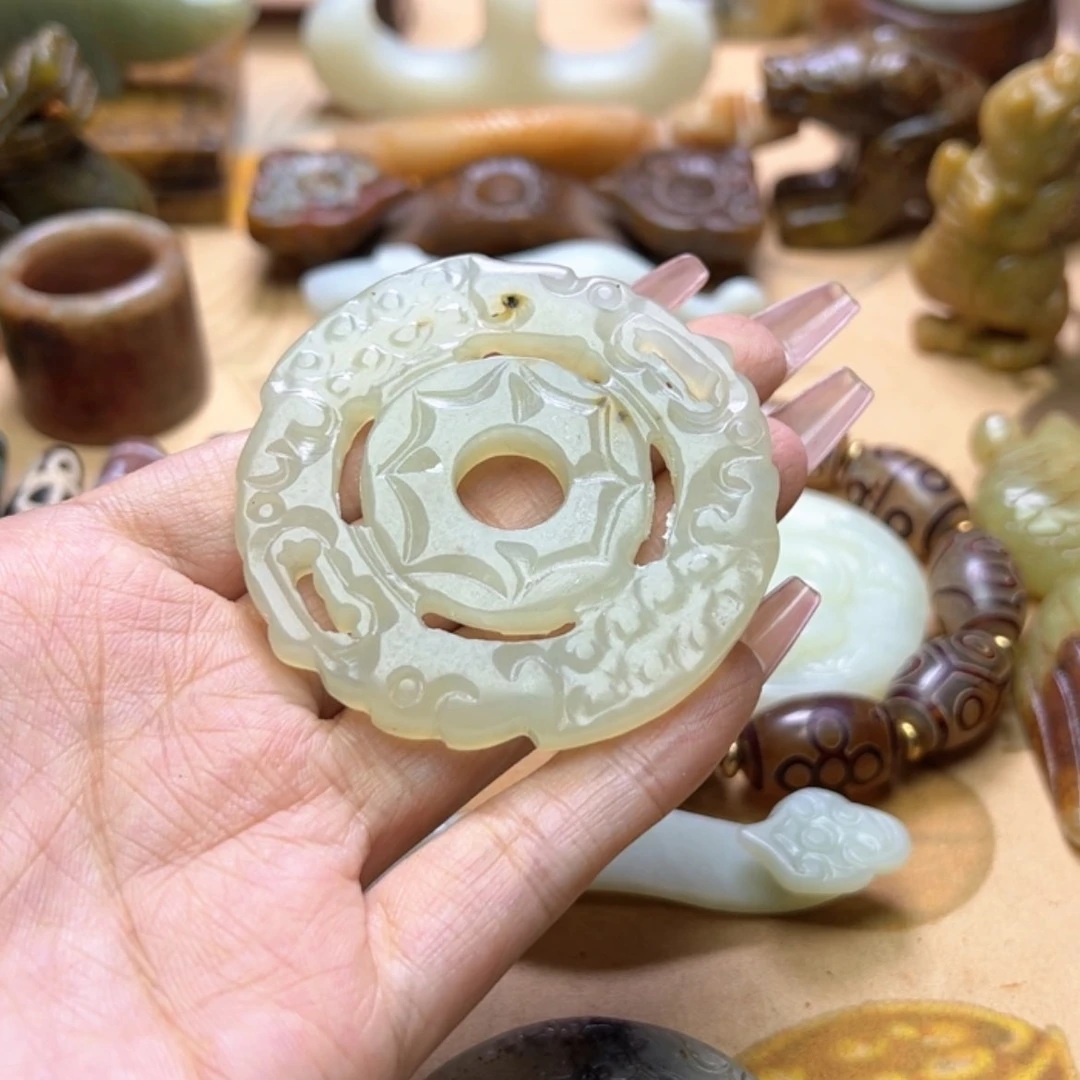 【闪购商品】蛇纹石玉颈饰未镶嵌