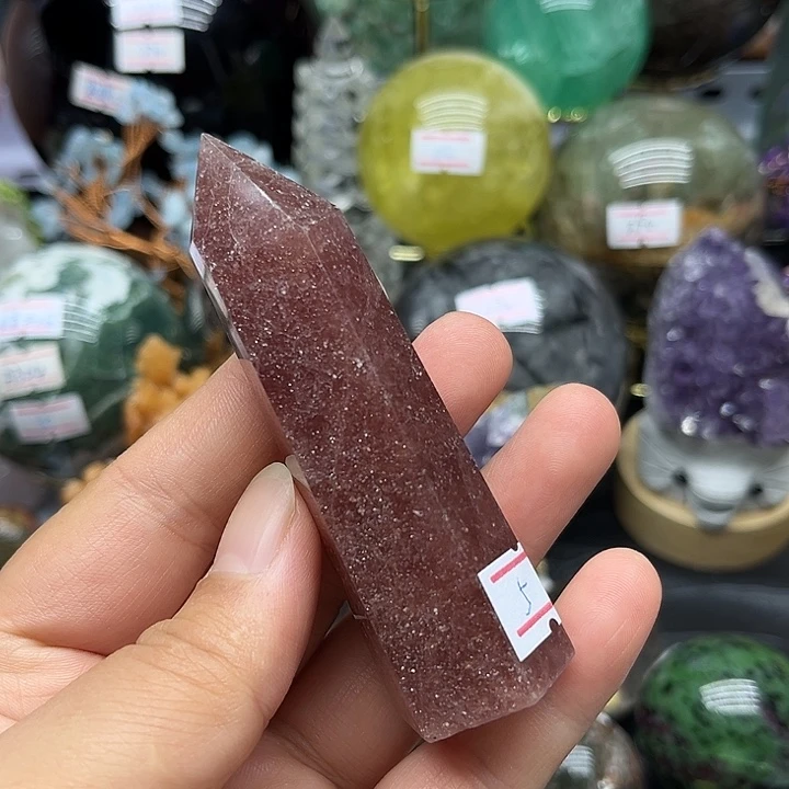 水晶珠宝半成品未镶嵌80克草莓晶柱