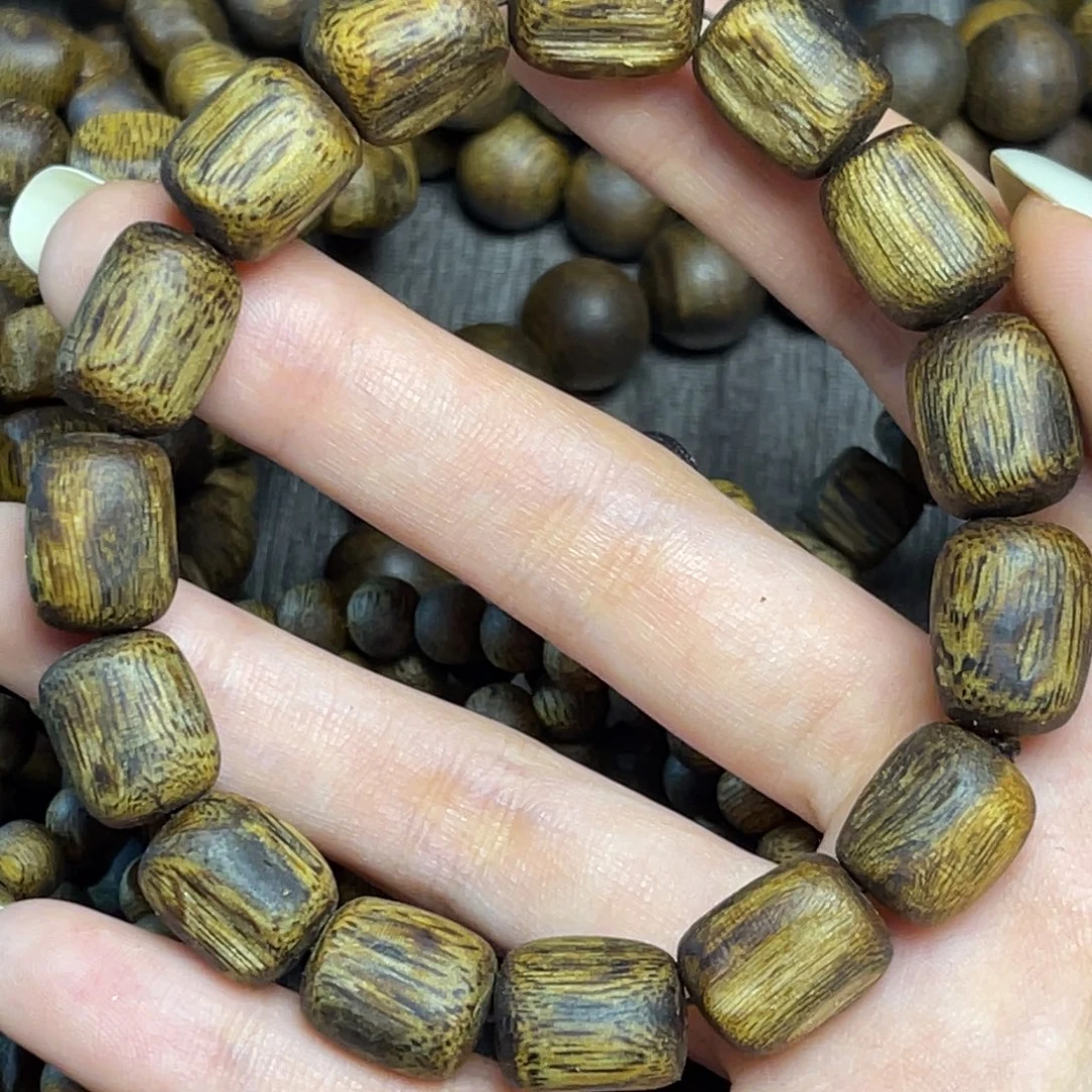 沉香碎屑+树心油手串