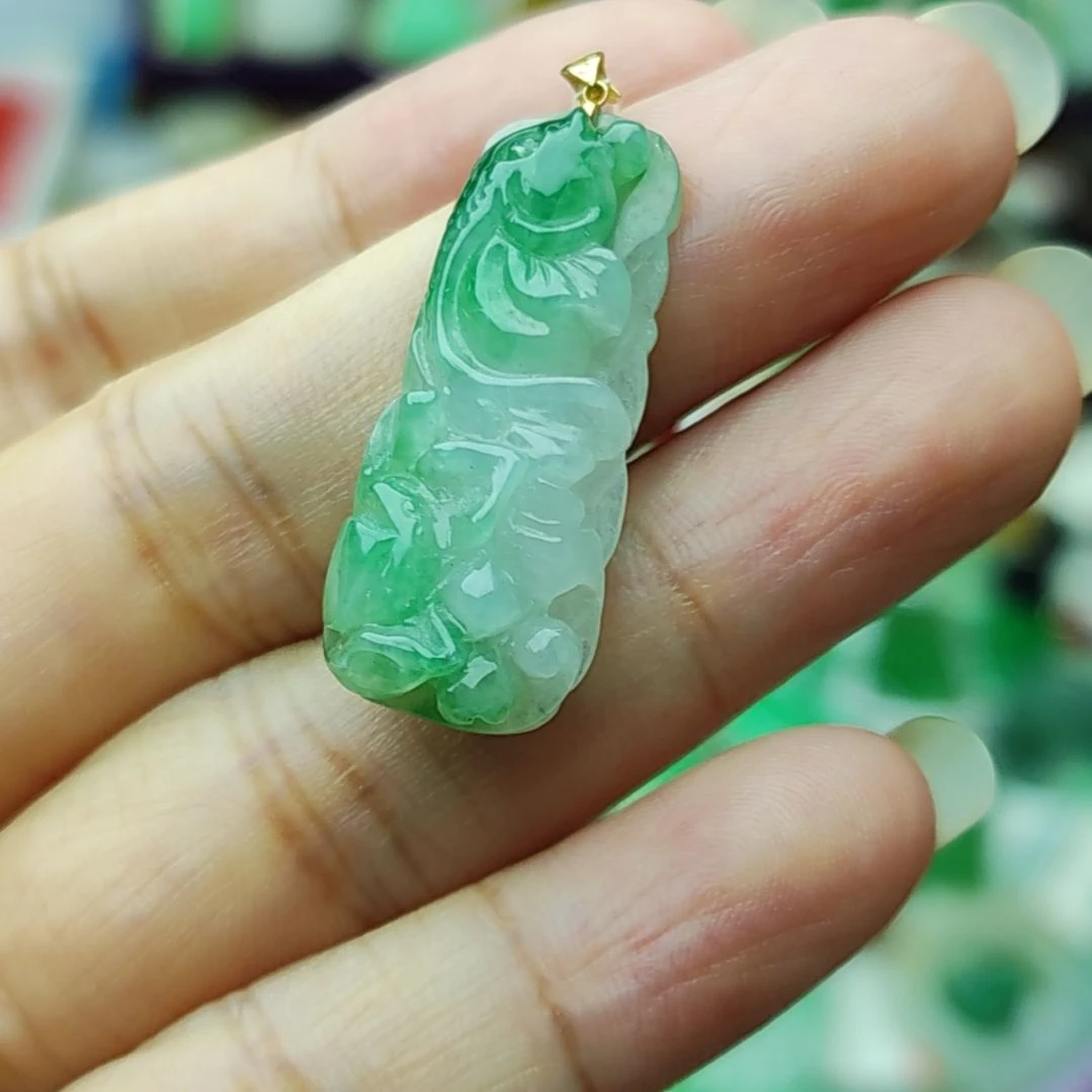 翡翠18K金镶嵌颈饰51