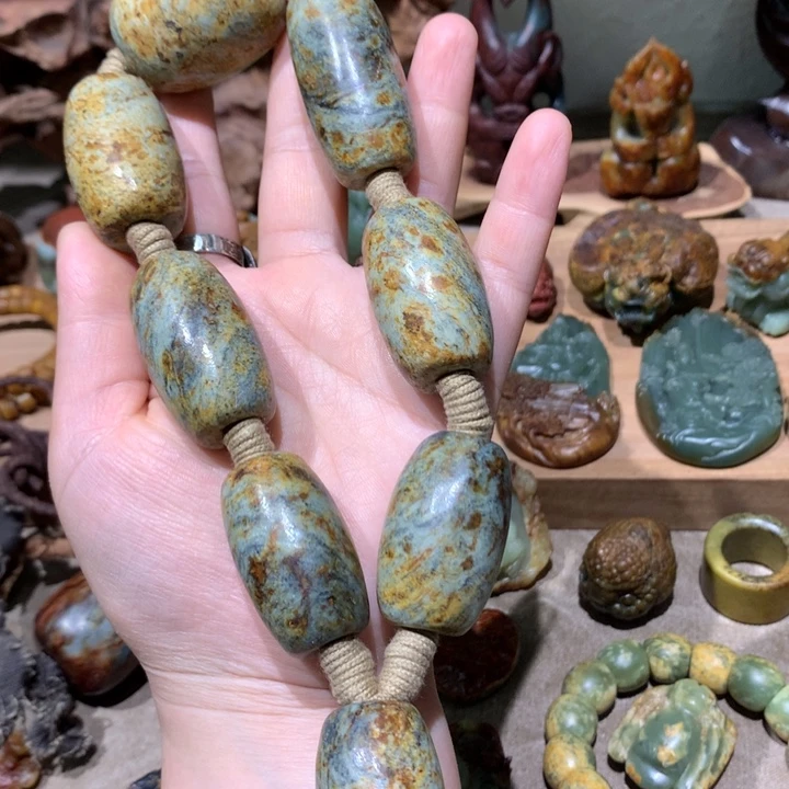 未镶嵌岫岩河磨玉（透闪石质玉）把件