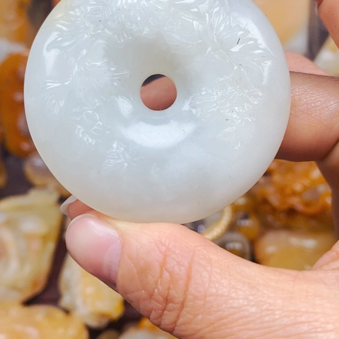 石英质玉（黄龙玉）颈饰未镶嵌