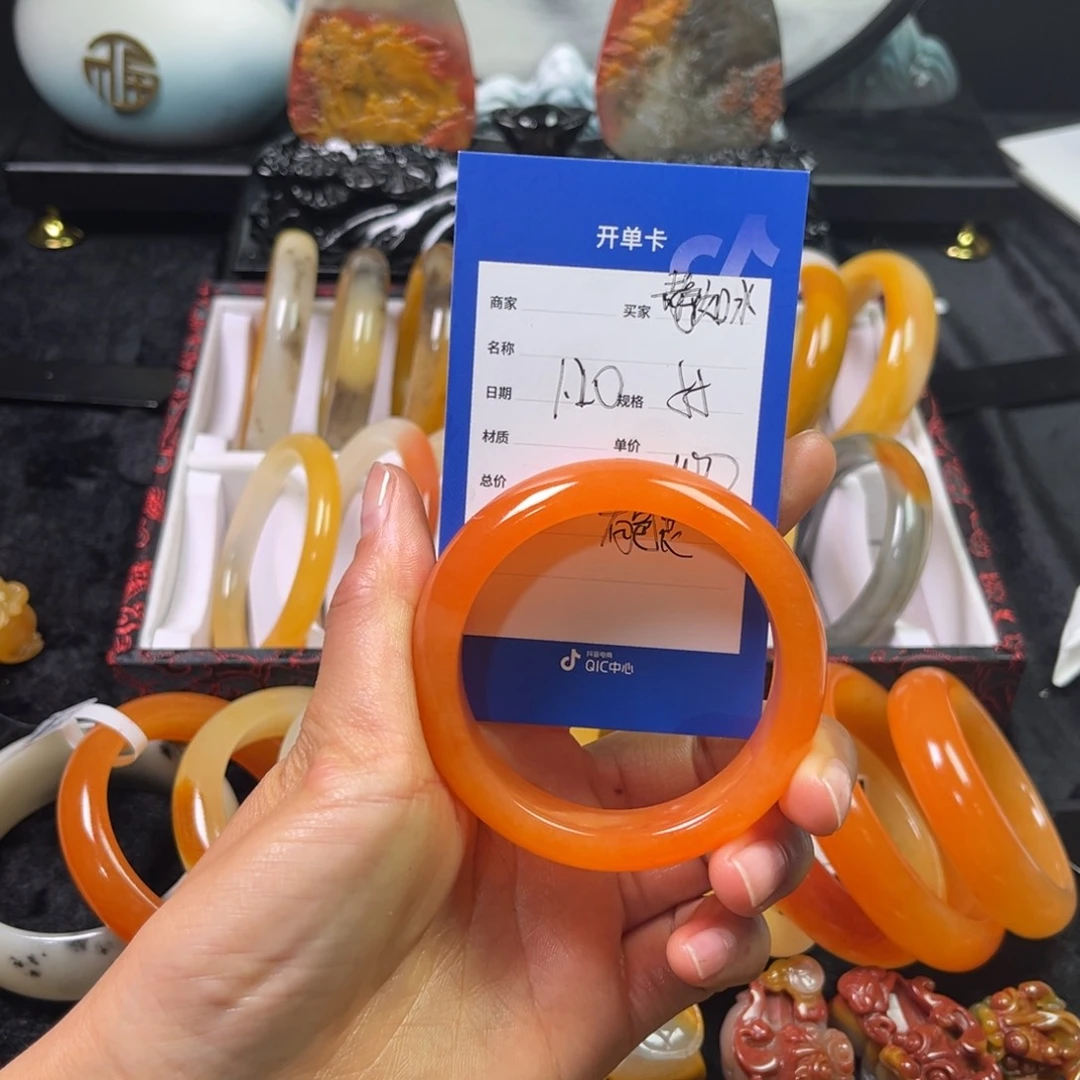石英质玉(黄龙玉)手镯未镶嵌静*水