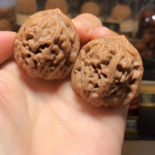 高端小众：金字塔