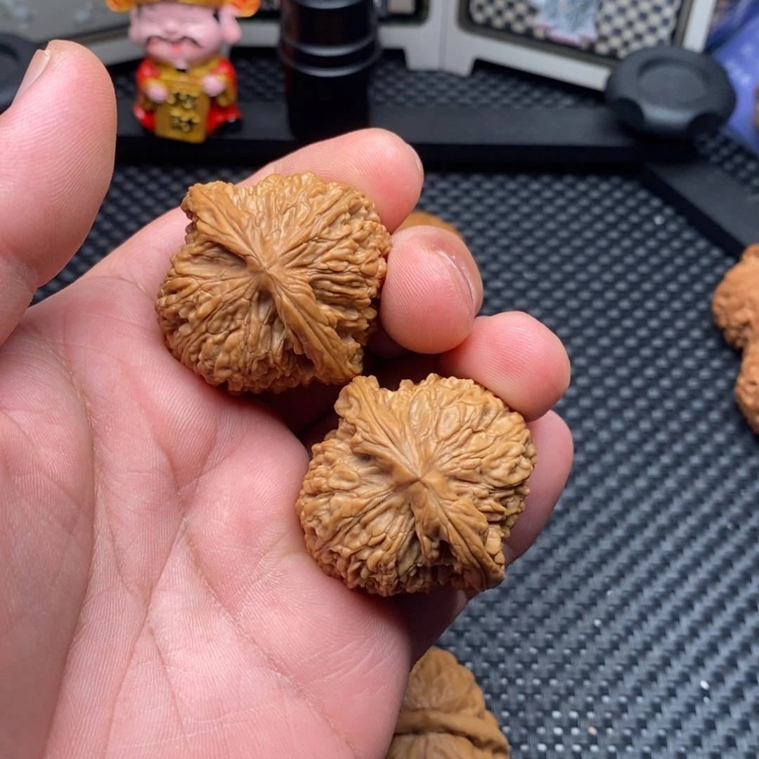山***语文玩核桃把件全品南疆石41尺