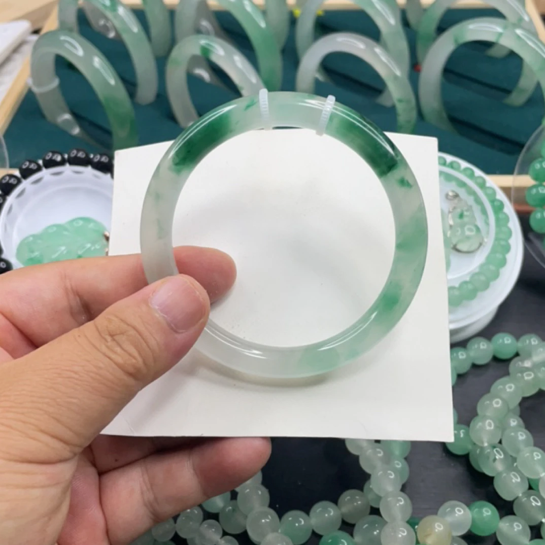 纯天然非洲翠高冰飘花圆条手镯