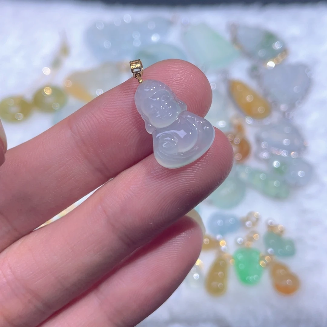 翡翠18K金镶嵌颈饰翡翠