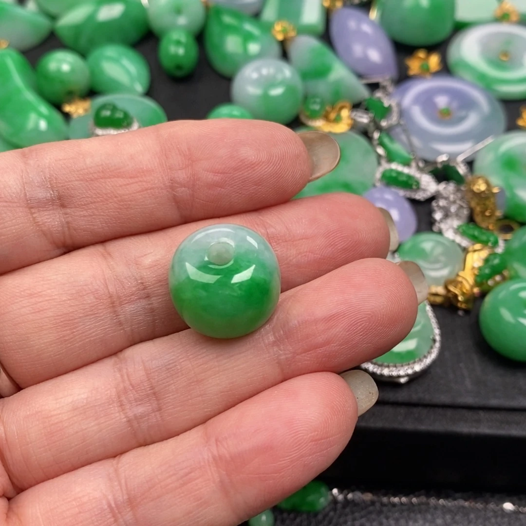 c***翡翠未镶嵌颈饰翡翠