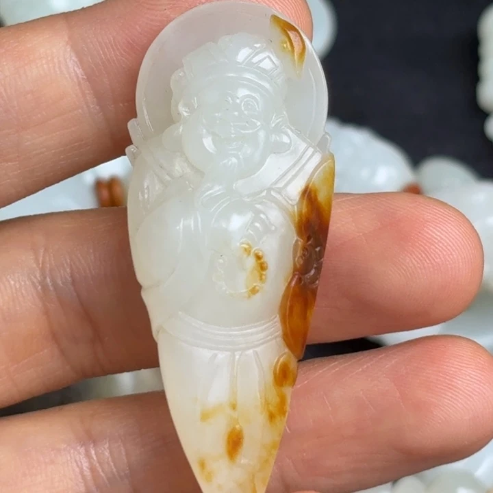 颈饰未镶嵌和田玉（白玉）