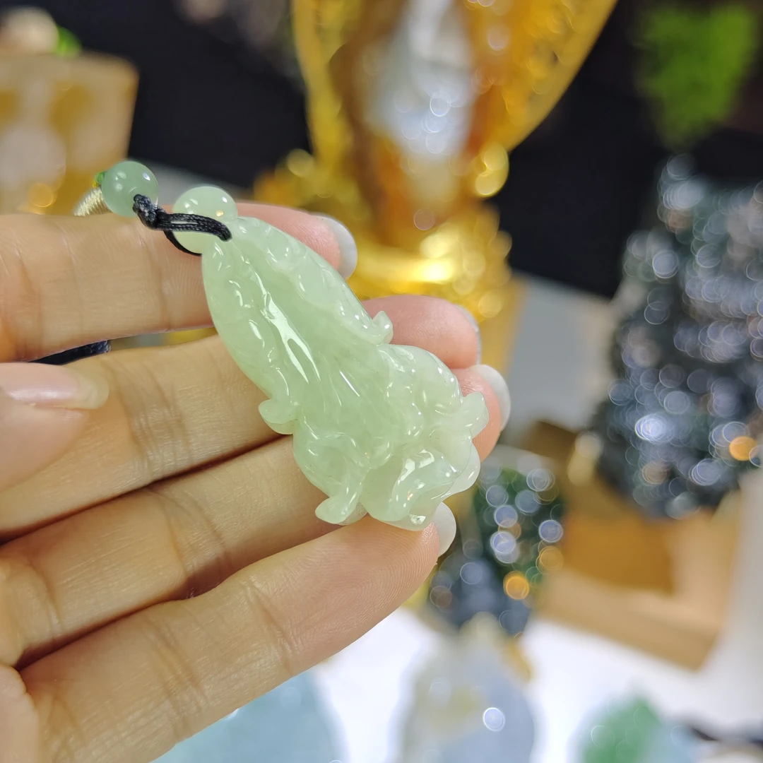 天然a货翡翠白菜吊坠