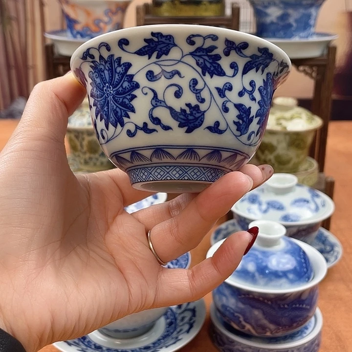 摆件青花缠枝莲压手杯