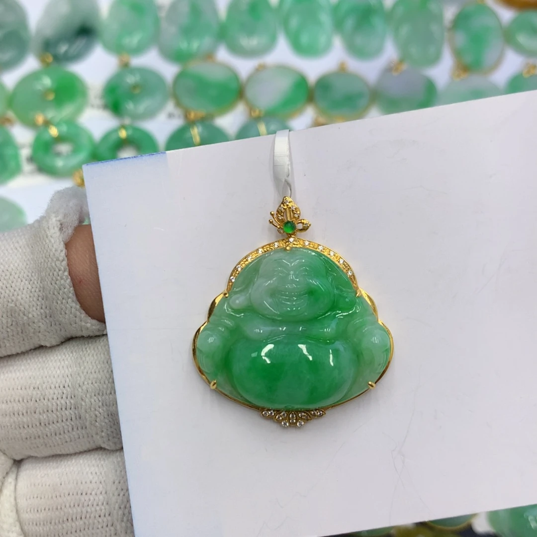 翡翠颈饰18K金镶嵌鱼****?翡翠