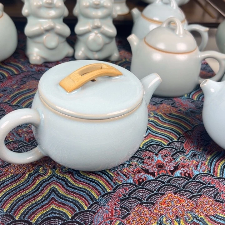 汉瓦壶微瑕天青釉水